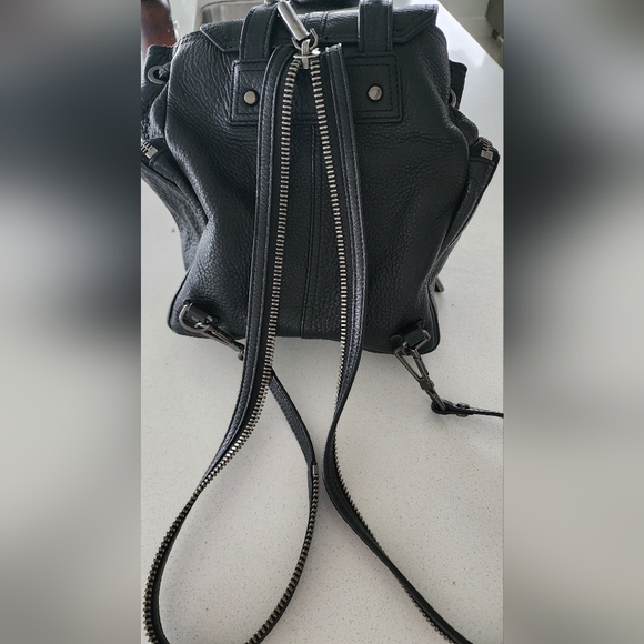 Aritzia Wilfred Free backpack - Picture 8 of 8